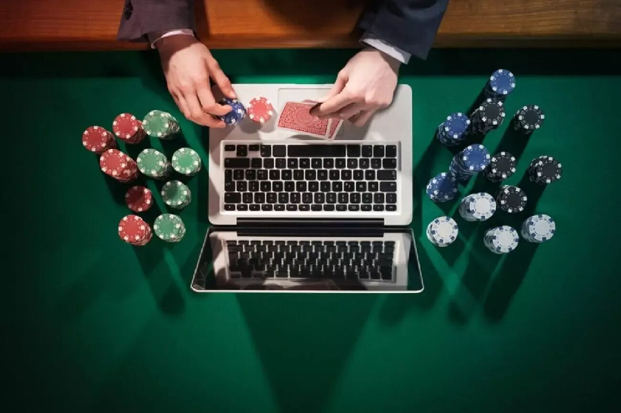 What are the main reasons behind the popularity of online casinos?